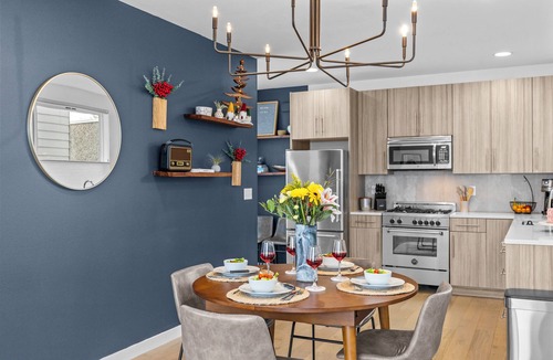 West Seattle House | Townhome w/Rooftop Deck-Heated Floors-15 min FIFA-Walk 2 Restaurants/Bars.