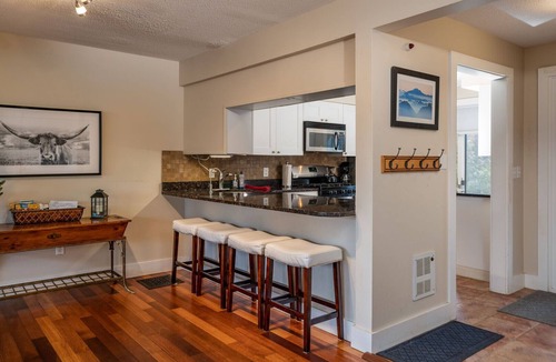 Quechee Condo | Townhome with Game Room & Hill Views, Saltbox