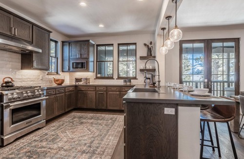 Mammoth Lakes House | Townhome with Private Deck! Mountain Views! Fireplace!