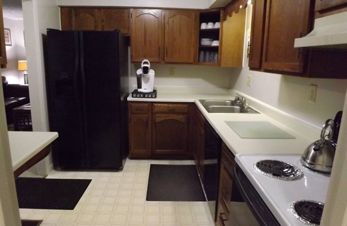 Karns House | Townhouse - 6 Beds - 3 Vehicle Maximum - 2nd Unit Available Next Door
