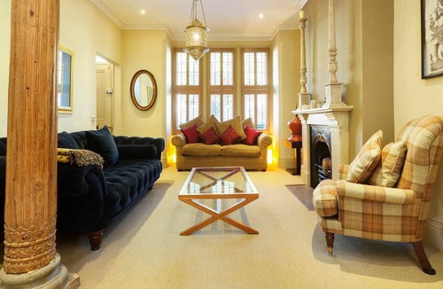 Queenstown House | Townhouse By The River, by Veeve