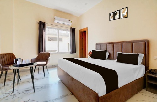 Jhansi Hotel | Townhouse Oak Army Aviation Base Jhansi