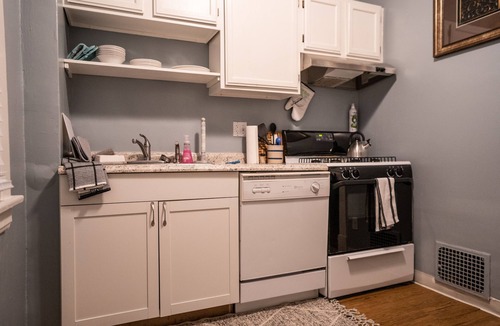Latonia House | Townhouse - Private 2nd Floor unit with Patio in Historic Walkable Neighborhood