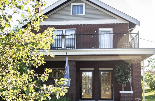 Latonia House | Townhouse - Private 2nd Floor unit with Patio in Historic Walkable Neighborhood