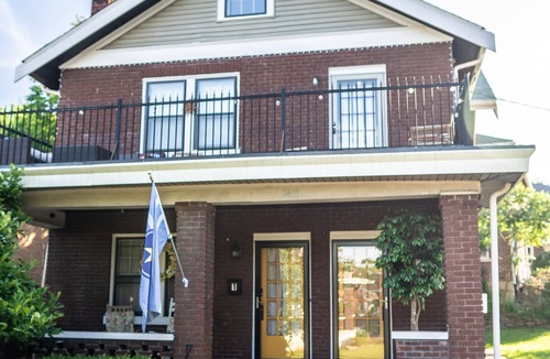 Latonia House | Townhouse - Private 2nd Floor unit with Patio in Historic Walkable Neighborhood