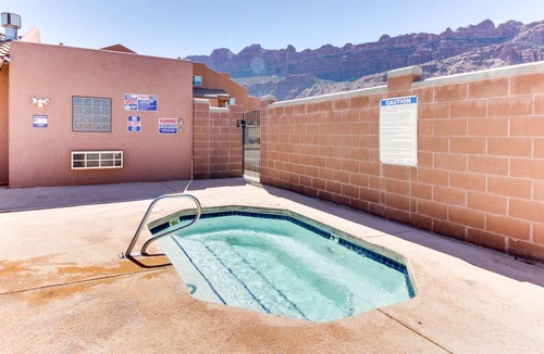 Moab South Valley House | Townhouse w/shared pool, hot tub, free WiFi and cable, and theater room