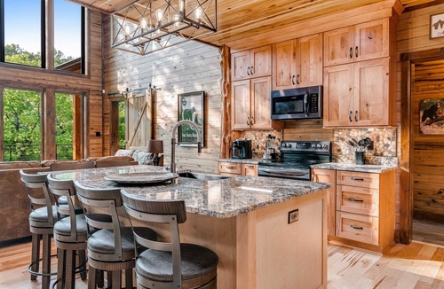 Townsend Cabin | Townsend Riverfront Cabin Stay・Hot Tub・Pool Table