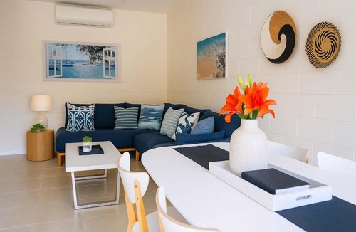 North Ward Apartment | Townsville Strand Stay - Oceanfront Steps to Beach & Waterpark