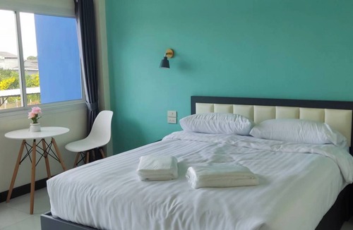 Ban Bang Saen Hotel | TPR51 Room Service