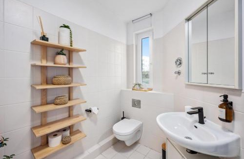 Wahren Apartment | TRABER APARTMENTS Studio Kaffee Terrasse & Parken
