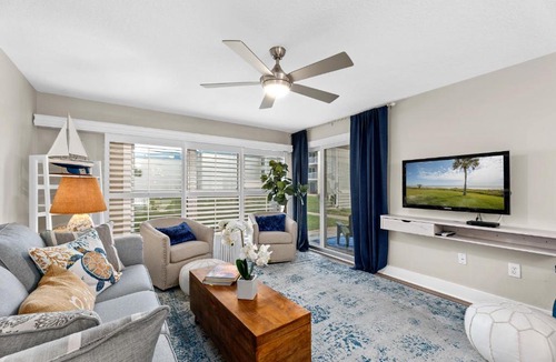Crescent Beach Apartment | Trade Winds 101