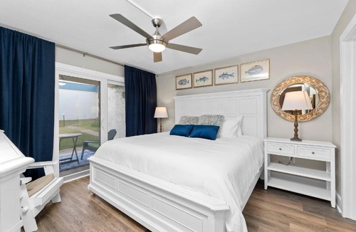 Crescent Beach Apartment | Trade Winds 101