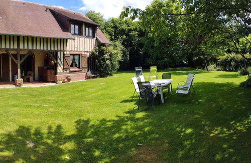 Le Torquesne Cottage | Traditional and modern Normandy house. large private garden.