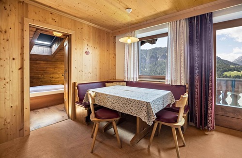 La Valle Apartment | Traditional Apartment "Confolia 2" with Balcony, Mountain View & Wi-Fi