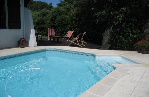 Le Moulleau Villa | Traditional Basque villa with swimming pool, terraces, beach and shops on foot.