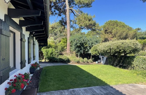 Le Moulleau Villa | Traditional Basque villa with swimming pool, terraces, beach and shops on foot.