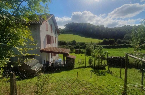 Uhart-Mixe House | Traditional Basque house with views of the hills