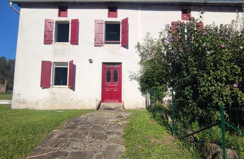 Uhart-Mixe House | Traditional Basque house with views of the hills