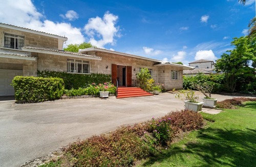 Gibbs Bay Villa | Traditional Beachfront Style - Clearwater