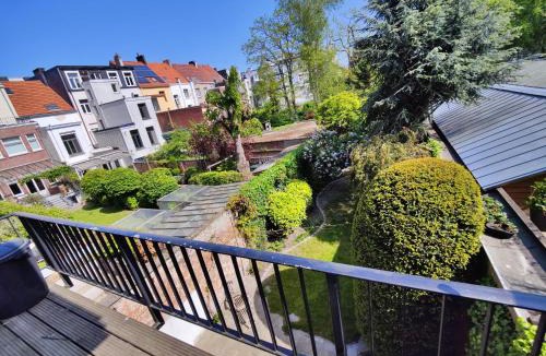 Harmonie Apartment | Traditional chic, High Ceilings' apt Aircos Fiber and Garage
