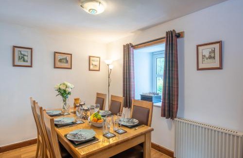Lewiston House | Traditional Highland Cottage Near Loch Ness