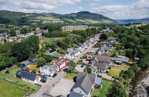 Lewiston House | Traditional Highland Cottage Near Loch Ness