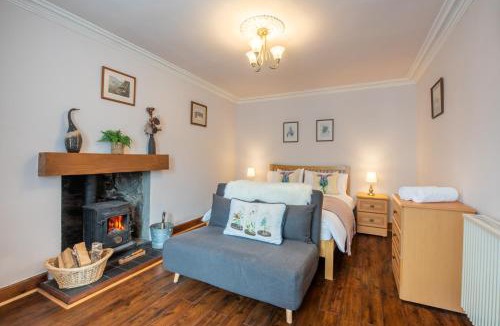 Lewiston House | Traditional Highland Cottage Near Loch Ness