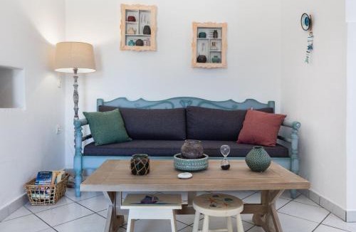 Chrissi Akti Apartment | Traditional Island Escape by ΜΡS