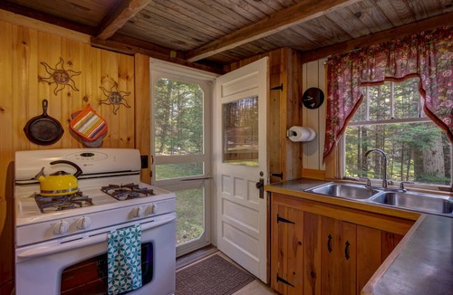 Franklin Cabin | Traditional Lakefront Cabin Located On Beautiful George's Pond