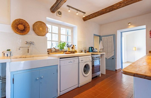 Blauvac House | Traditional Provencal farmhouse with pool set among vines and olives