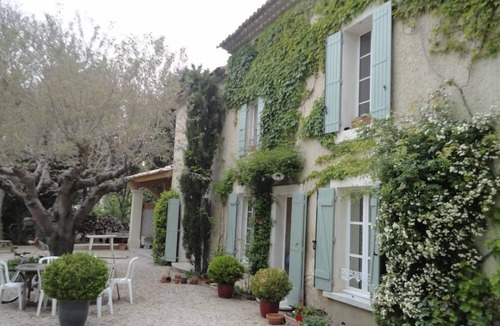 Sarrians House | Traditional Provencal farmhouse with its chicken coop, organic vegetable garden 20 mins from Avignon