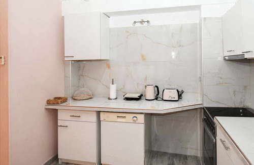 Mitilinii House | Traditional Samos Home with a Jacuzzi and Balcony