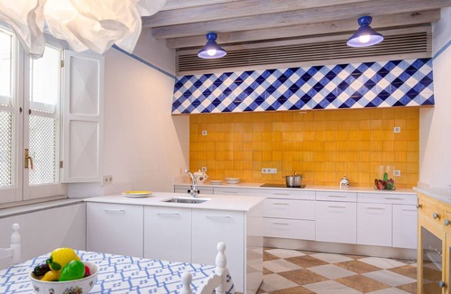 San Bernardo House | Traditional Sevillian House 6 BD and private terrace. Campamento