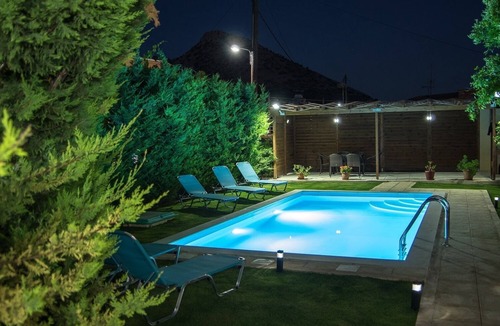 Melidoni House | Traditional Stone Apartments with pool