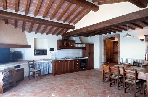 Cortona House | Traditional Tuscan manor in the countryside with private pool, BBQ, pizza oven