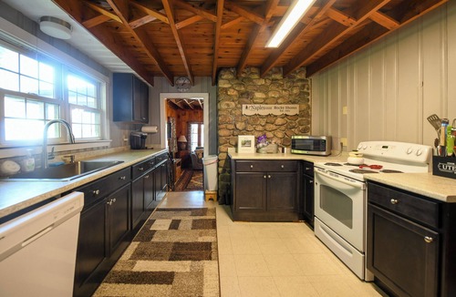 Naples House | Traditional Waterfront Maine Cottage on Long Lake with great swimming.