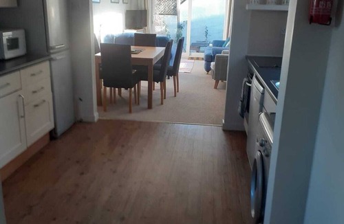 Nettlestone Apartment | Trafalgar a comfortable seaside ground floor flat with parking and pet friendly