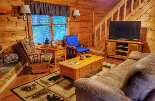 Morganton House | Trail`s End-Hot tub-wifi,-pets ok-Pool Table-Fireplace-Screened Porch-Activities