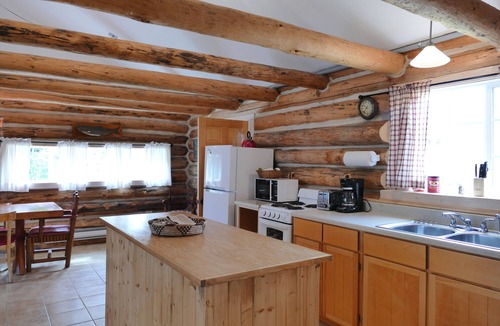 Wapiti Hotel | Trail Shop Inn