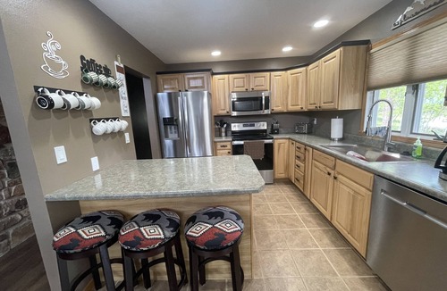 Lead Cabin | Trailer & Parking Friendly, 24x56 Garage, 5-bedroom, 3-bath, Newly renovated!