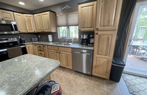 Lead Cabin | Trailer & Parking Friendly, 24x56 Garage, 5-bedroom, 3-bath, Newly renovated!
