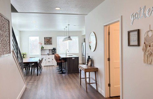 South Ogden House | Trailhead Basecamp for Families: Minutes to Snowbasin, Trails & Downtown Ogden