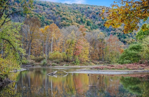 Great Cacapon Ski Chalet | Trails End River Retreat - Riverside