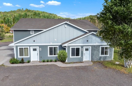 Houghton Cabin | Trailside Cabin #4, across the Lake from MTU, next to boat & snowmobile rentals
