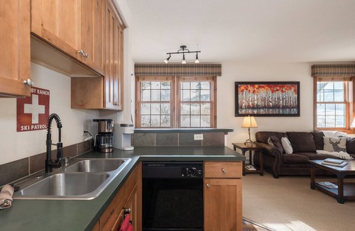 Silvercreek Condo | Trailside - Cozy Adventure Getaway: Ski-in/out from your door + FREE Hot Tub!