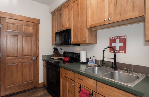 Silvercreek Condo | Trailside - Cozy Adventure Getaway: Ski-in/out from your door + FREE Hot Tub!