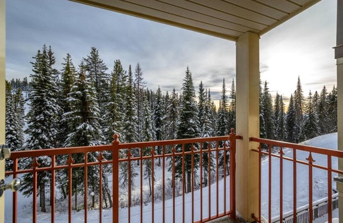 Silver Star Mountain Apartment | Trailside Escape a Ski-In Ski-Out Studio in SilverStar