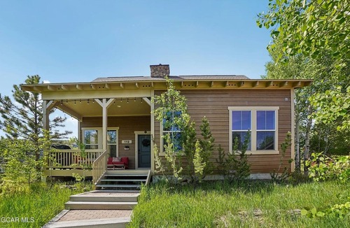 Granby House | Trailside Haven: Ski-In/Ski-Out 3BR + Loft w/Mountain Views