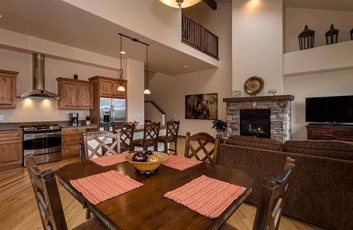 Bear Crossing House | Trailside Views | 4 Mi to Resort