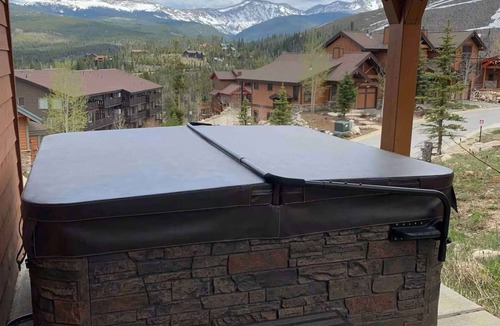 Bear Crossing House | Trailside Views | 4 Mi to Resort
